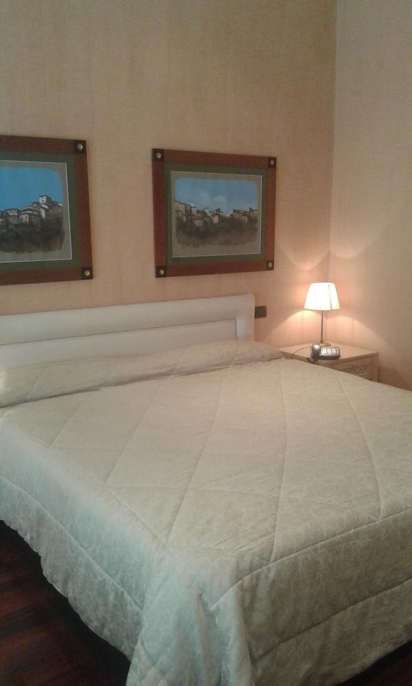 Hotel Colosseo Studio 2*